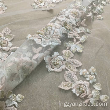 Tissu de mariée de luxe avec perles et fleurs